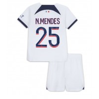 Otroški Nogometni dresi Paris Saint-Germain Nuno Mendes #25 Gostujoči 2023-24 Kratek Rokav (+ Kratke hlače)